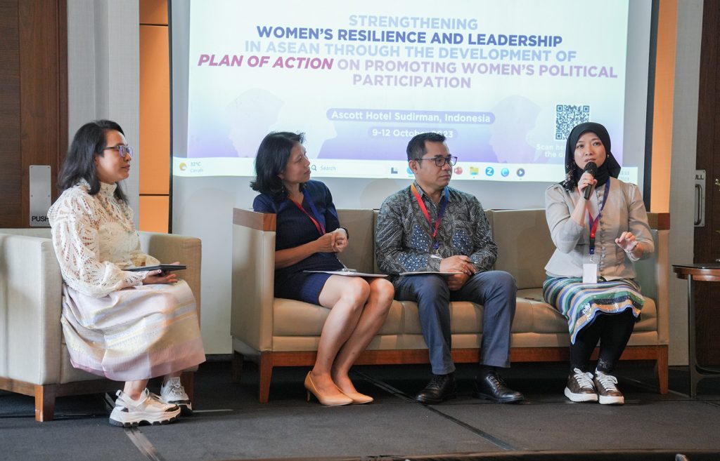 Ms. Siti Rozaimeriyanty Dato Haji Abdul Rahman, the AIPA Secretary General is presenting during panel discussion on 10 October 2023. Photo: UN Women/Inggita Notosusanto